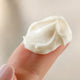 Curlizz Leave-In - Texture crème épaisse sur le doigt
